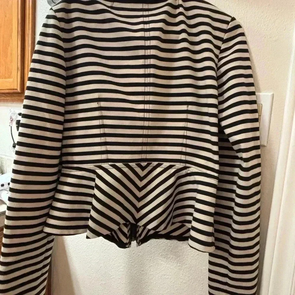 White House Black Market cream and black striped fitted jacket. Size 10. - Picture 6 of 9